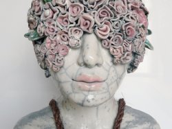 Sculpture contemporaine en céramique raku, "La Femme Objet"
