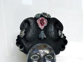 La Reine Mère, puissante et féconde // buste en céramique raku