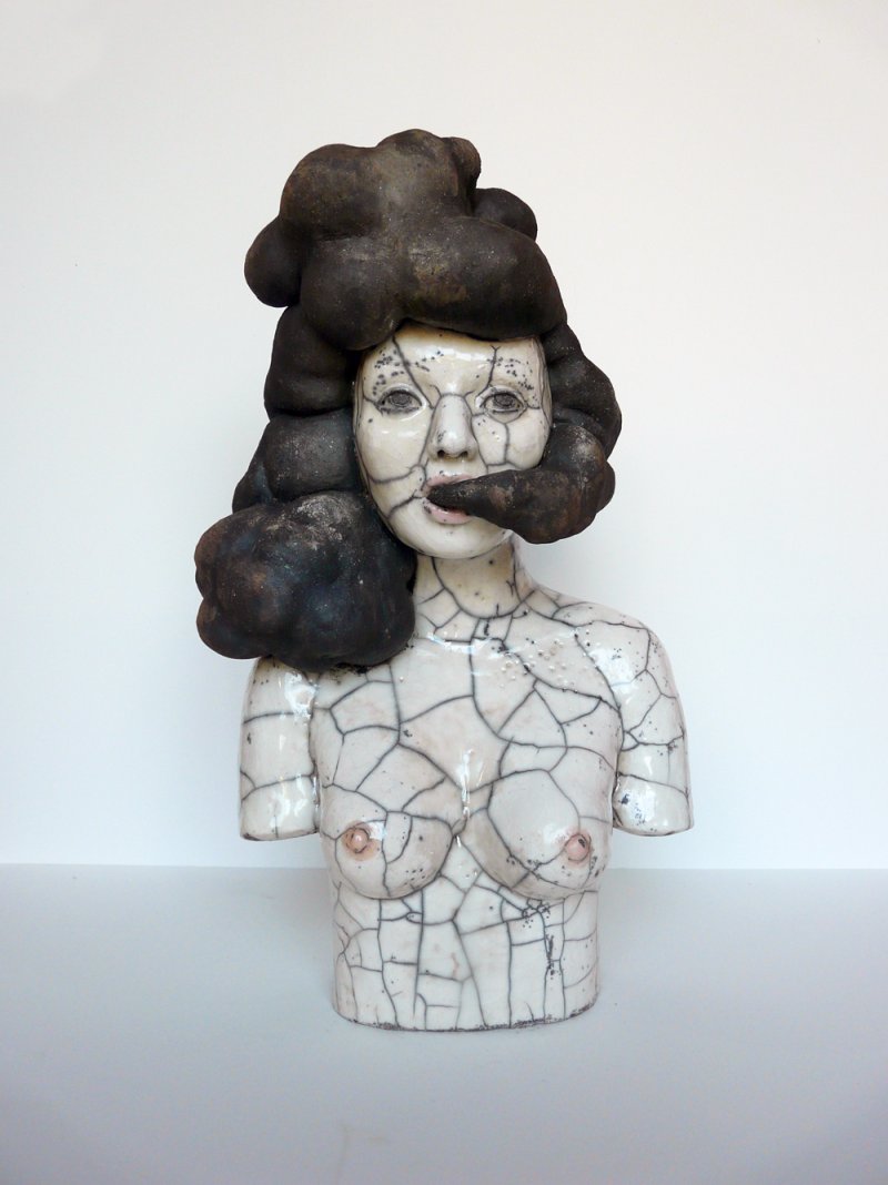 Fumee noir - buste de femme sculpture ceramique raku // Lidia Kostanek