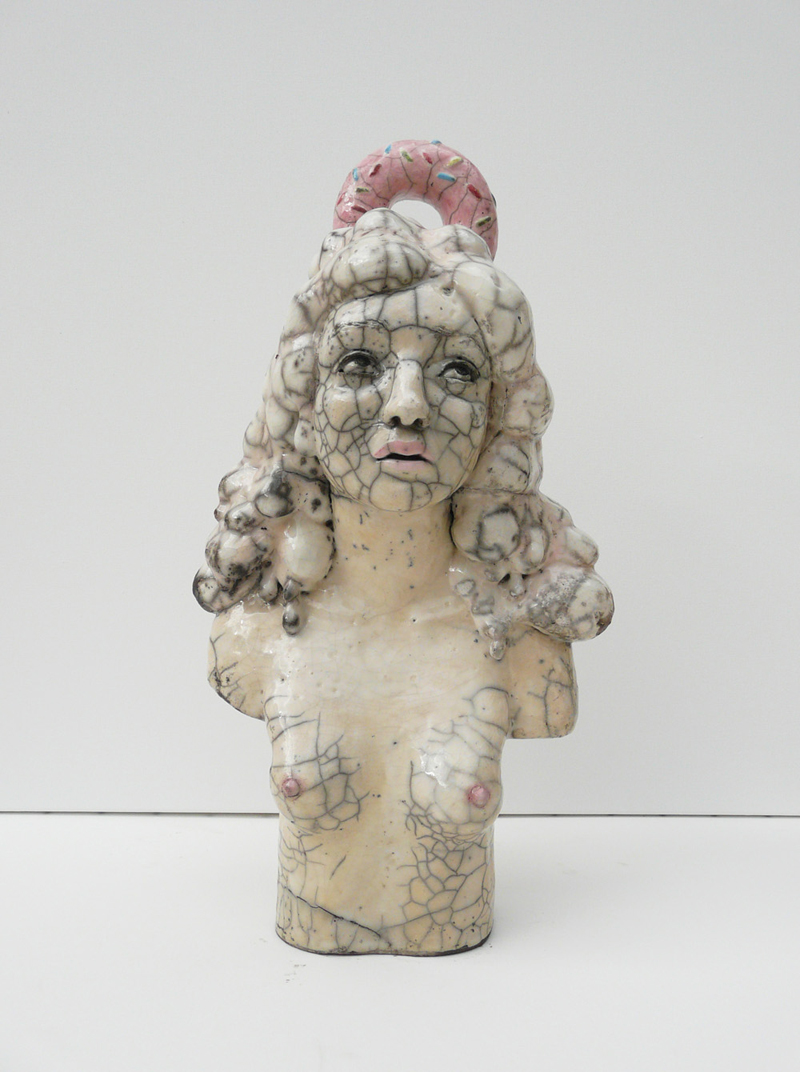 La vierge au donut rose - sculpture ceramique RAKU / Lidia Kostanek